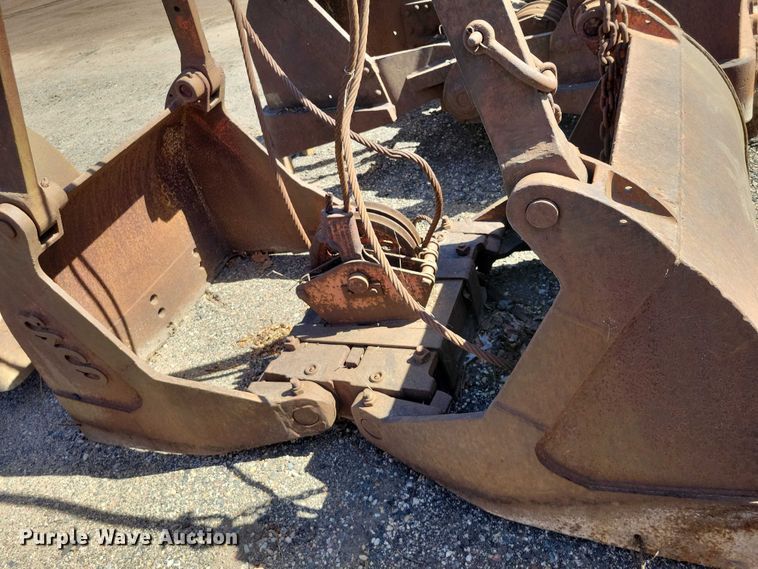 image for item EE1031 (2) Esco clamshell buckets