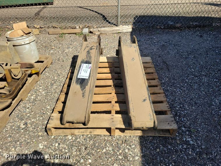 image for item EE1034 (2) outriggers