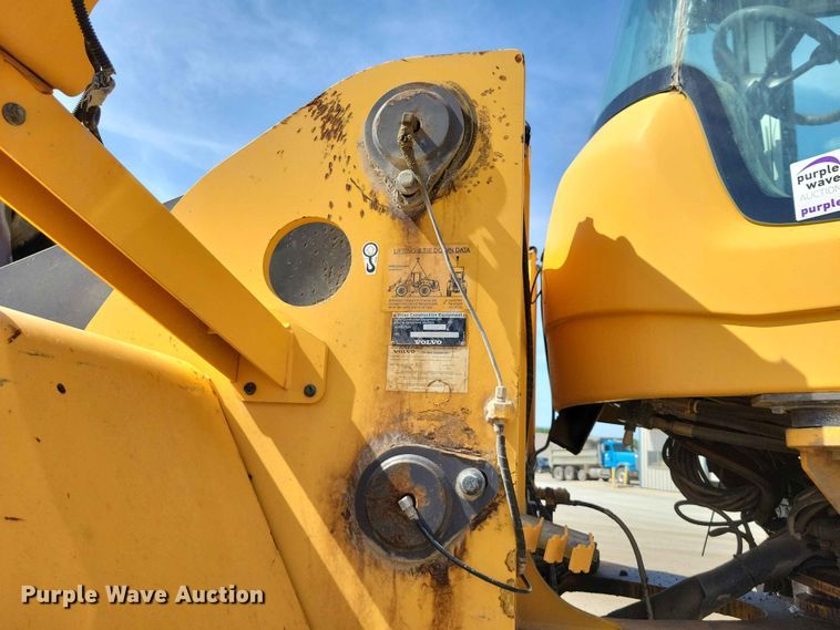 image for item EE1045 2008 Volvo L220F wheel loader