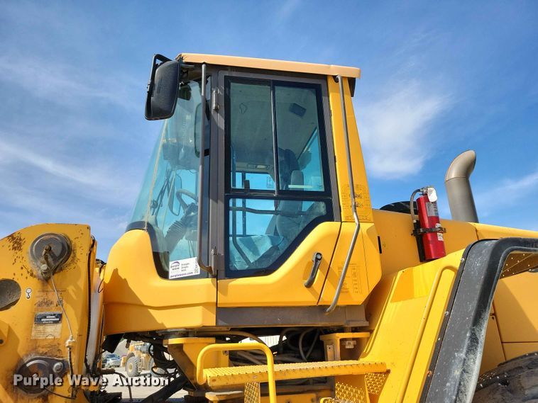image for item EE1045 2008 Volvo L220F wheel loader