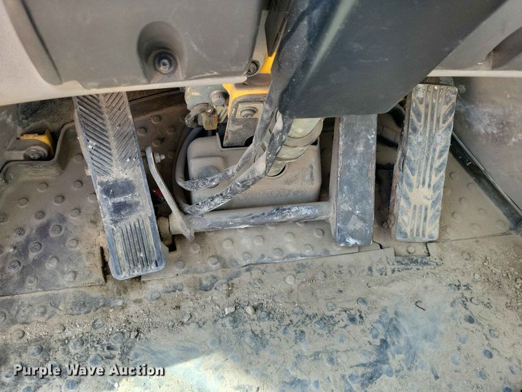 image for item EE1045 2008 Volvo L220F wheel loader