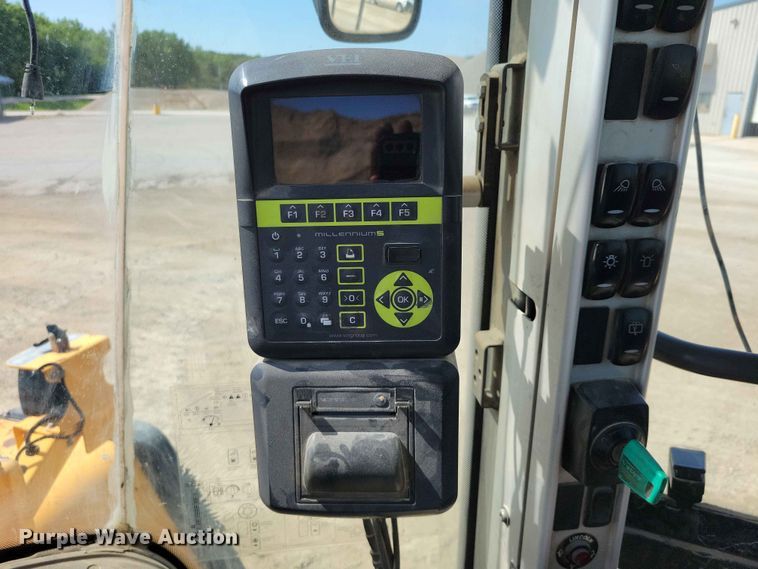 image for item EE1045 2008 Volvo L220F wheel loader