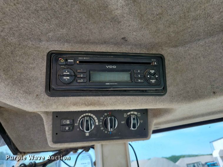 image for item EE1045 2008 Volvo L220F wheel loader