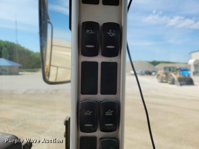 image for item EE1045 2008 Volvo L220F wheel loader