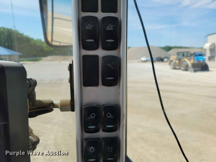 image for item EE1045 2008 Volvo L220F wheel loader