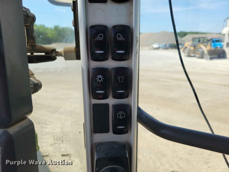 image for item EE1045 2008 Volvo L220F wheel loader