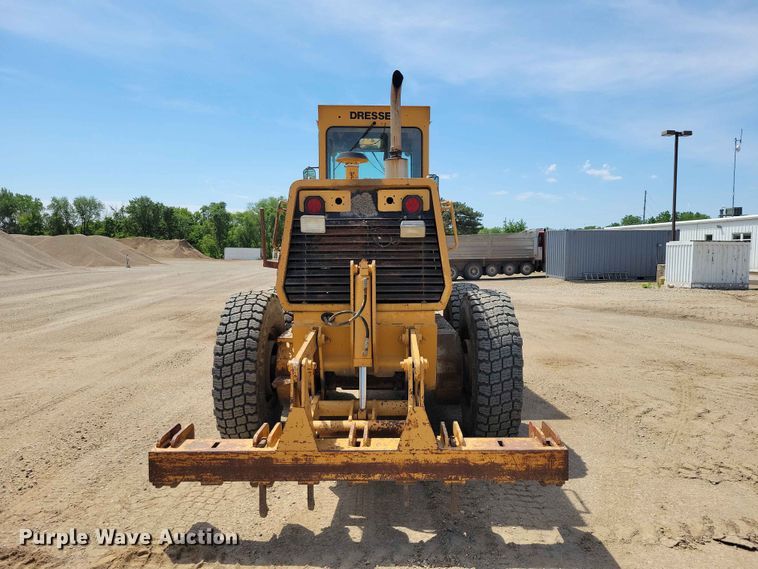 image for item EE1046 Dresser 850 motor grader