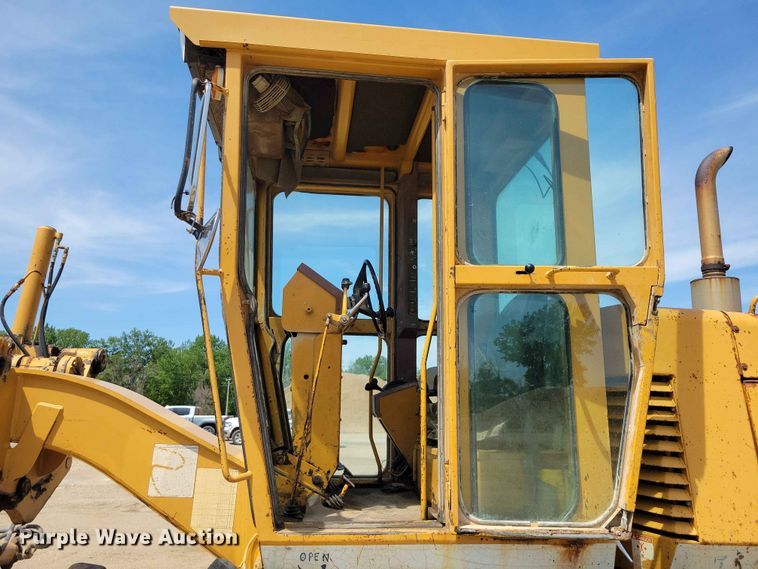 image for item EE1046 Dresser 850 motor grader
