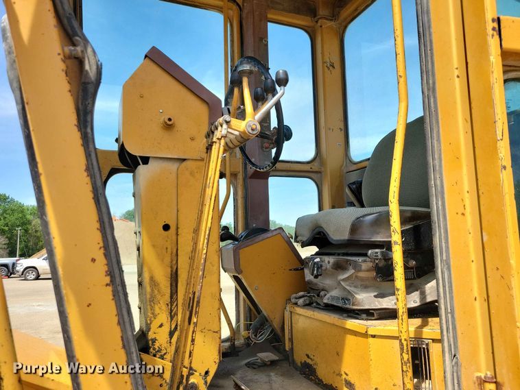 image for item EE1046 Dresser 850 motor grader
