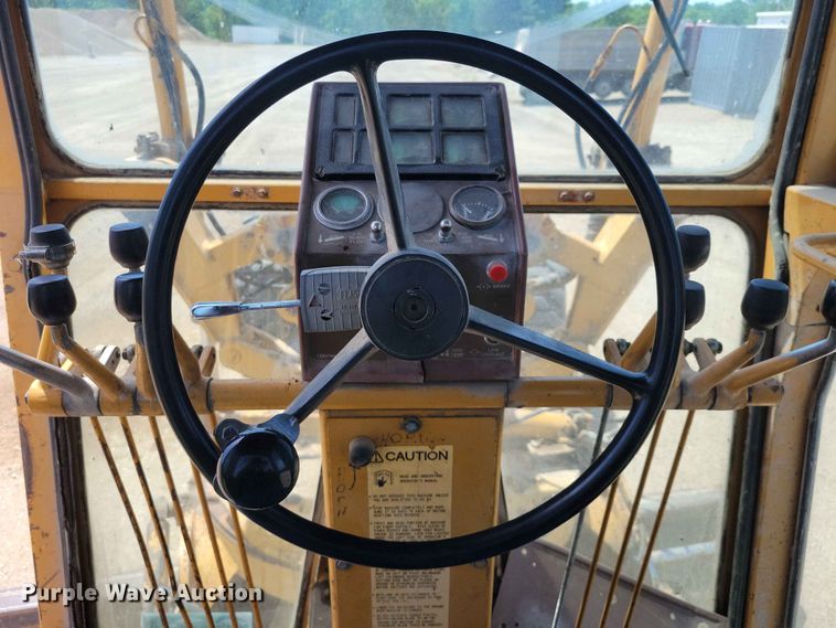 image for item EE1046 Dresser 850 motor grader