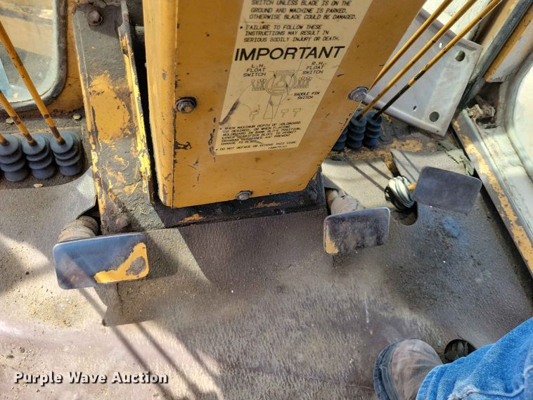 image for item EE1046 Dresser 850 motor grader