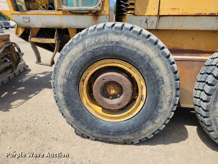 image for item EE1046 Dresser 850 motor grader