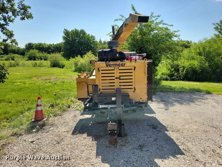 image for item EE1049 2010 Vermeer BC2100XL wood chipper