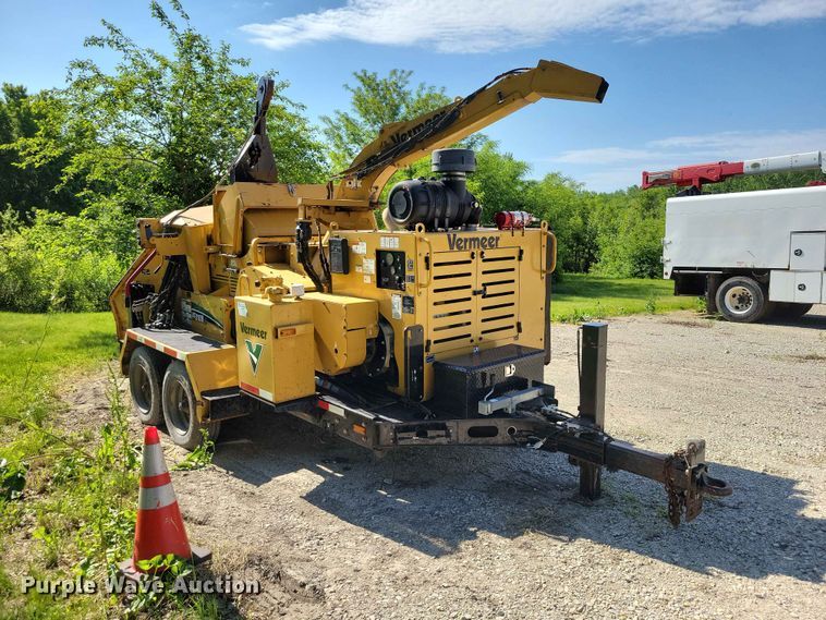 image for item EE1049 2010 Vermeer BC2100XL wood chipper