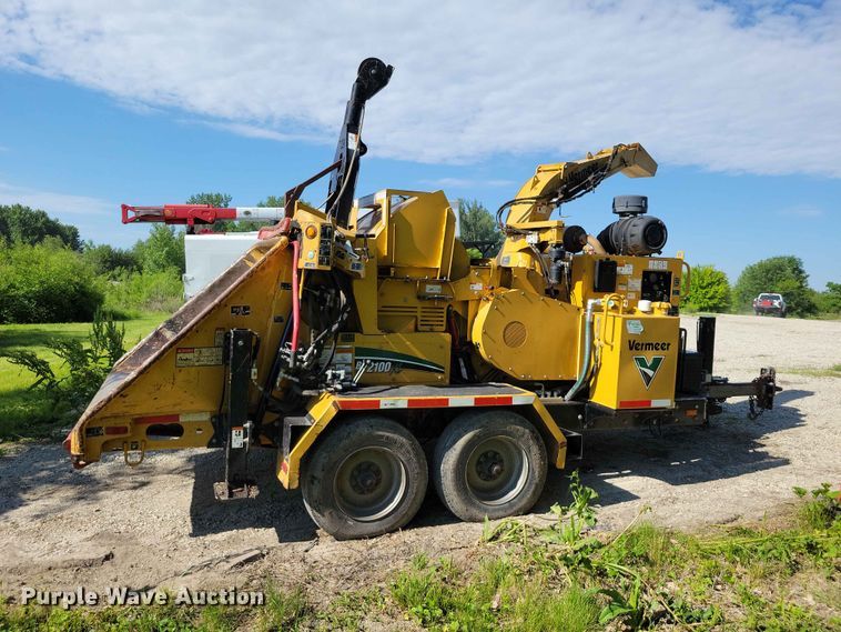image for item EE1049 2010 Vermeer BC2100XL wood chipper