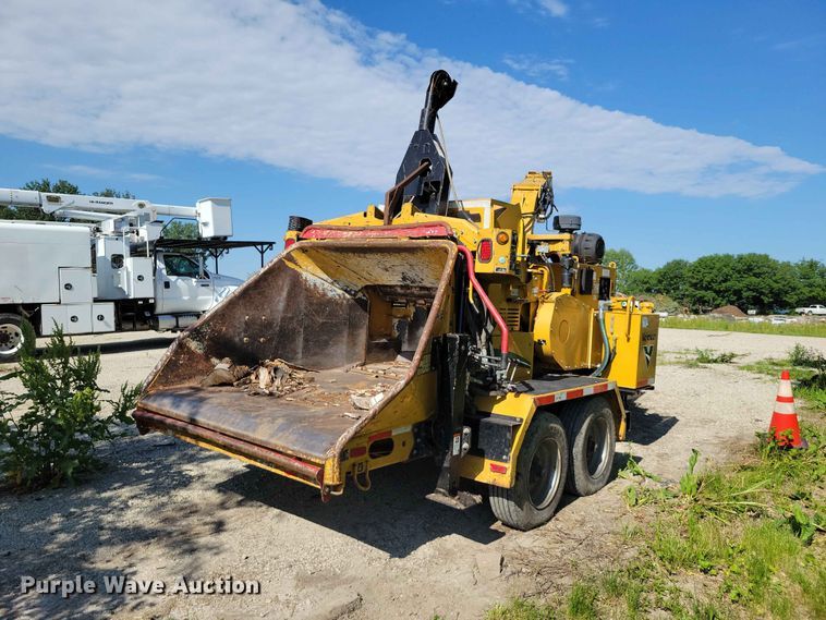 image for item EE1049 2010 Vermeer BC2100XL wood chipper
