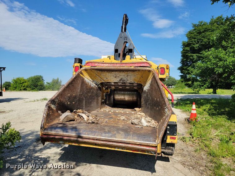 image for item EE1049 2010 Vermeer BC2100XL wood chipper