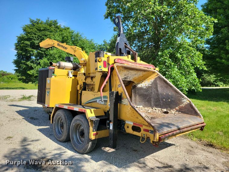 image for item EE1049 2010 Vermeer BC2100XL wood chipper
