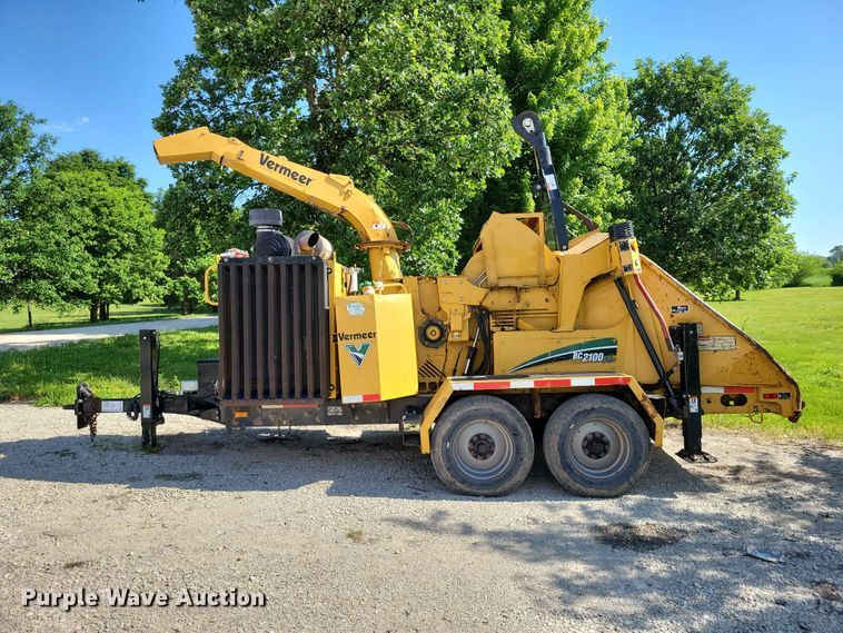 image for item EE1049 2010 Vermeer BC2100XL wood chipper