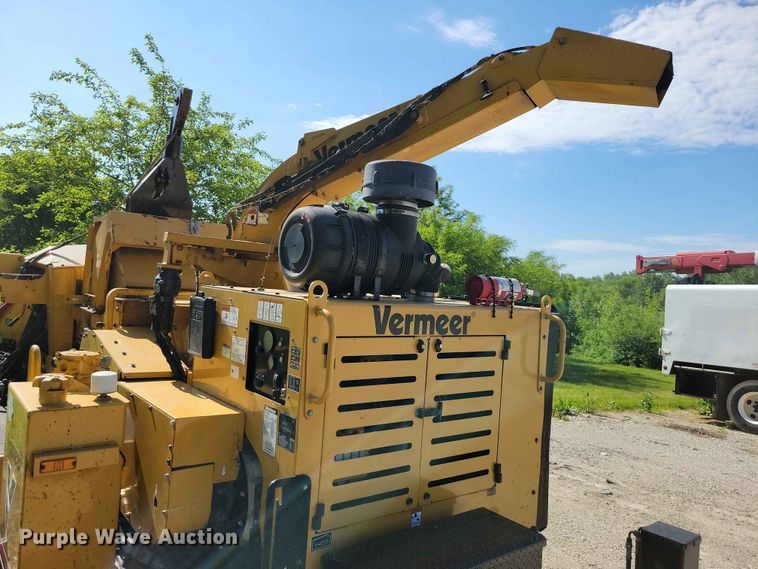image for item EE1049 2010 Vermeer BC2100XL wood chipper