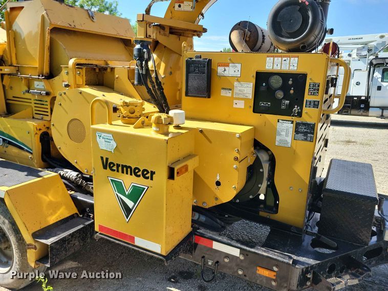 image for item EE1049 2010 Vermeer BC2100XL wood chipper