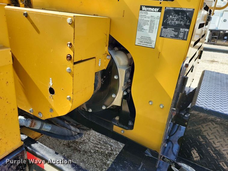 image for item EE1049 2010 Vermeer BC2100XL wood chipper