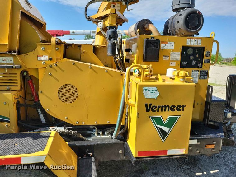 image for item EE1049 2010 Vermeer BC2100XL wood chipper