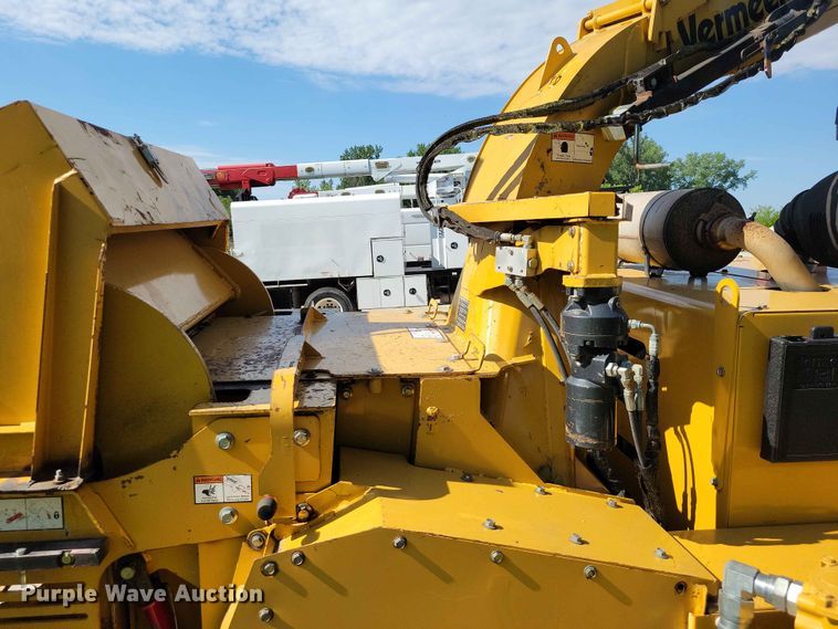 image for item EE1049 2010 Vermeer BC2100XL wood chipper