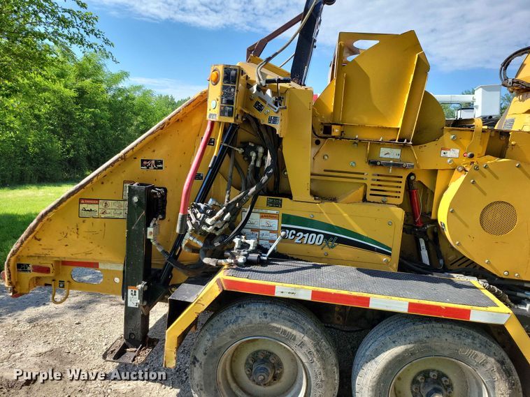 image for item EE1049 2010 Vermeer BC2100XL wood chipper