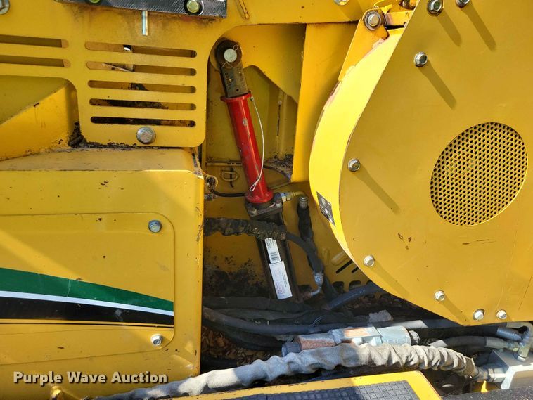 image for item EE1049 2010 Vermeer BC2100XL wood chipper