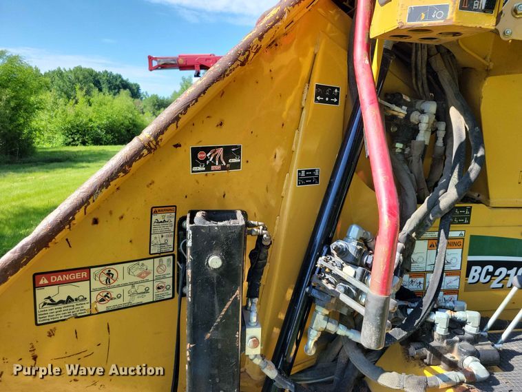 image for item EE1049 2010 Vermeer BC2100XL wood chipper