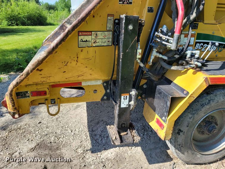image for item EE1049 2010 Vermeer BC2100XL wood chipper