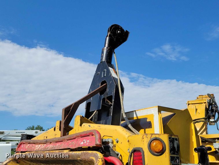 image for item EE1049 2010 Vermeer BC2100XL wood chipper
