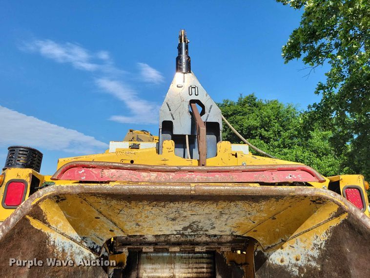 image for item EE1049 2010 Vermeer BC2100XL wood chipper