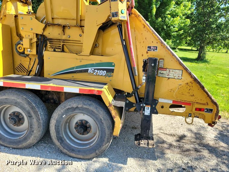 image for item EE1049 2010 Vermeer BC2100XL wood chipper