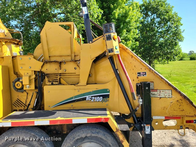 image for item EE1049 2010 Vermeer BC2100XL wood chipper