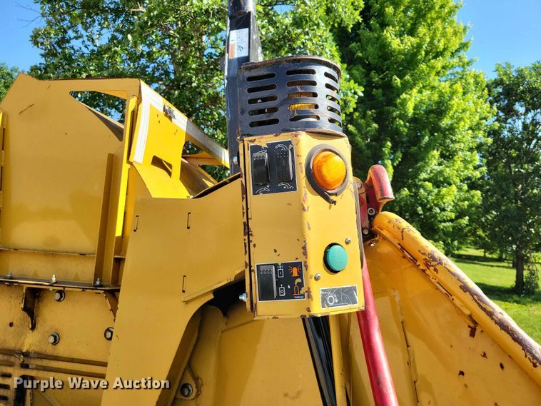 image for item EE1049 2010 Vermeer BC2100XL wood chipper