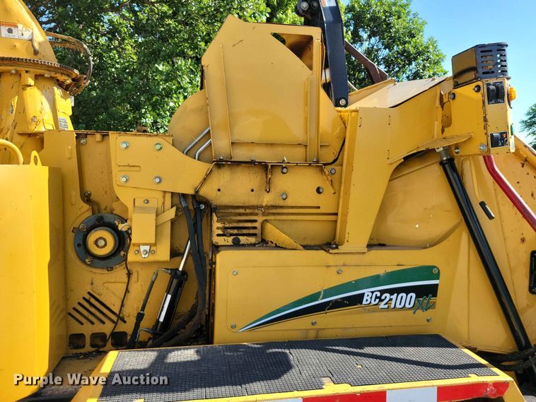 image for item EE1049 2010 Vermeer BC2100XL wood chipper