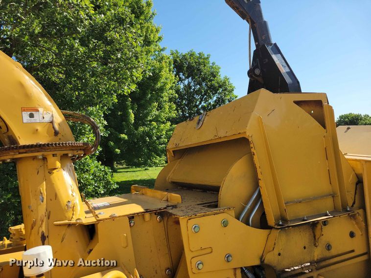 image for item EE1049 2010 Vermeer BC2100XL wood chipper