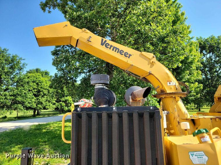 image for item EE1049 2010 Vermeer BC2100XL wood chipper