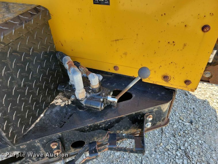 image for item EE1049 2010 Vermeer BC2100XL wood chipper
