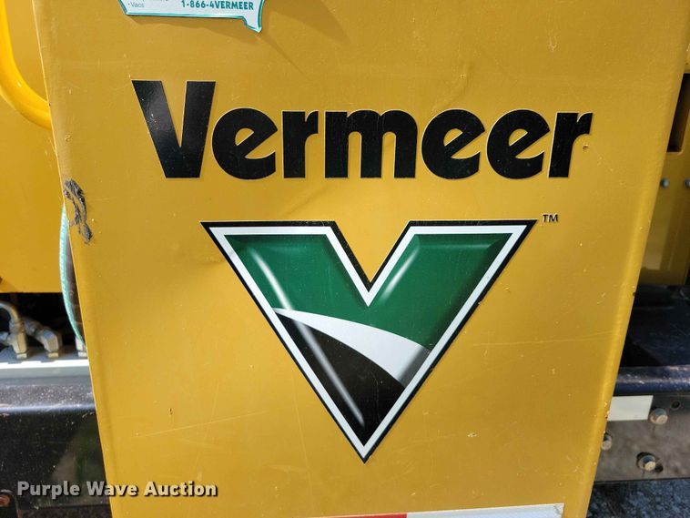 image for item EE1049 2010 Vermeer BC2100XL wood chipper