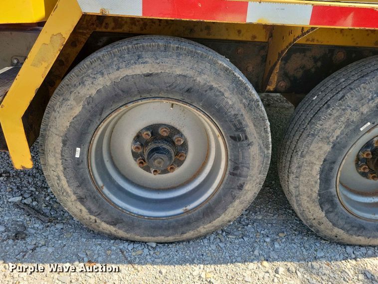 image for item EE1049 2010 Vermeer BC2100XL wood chipper