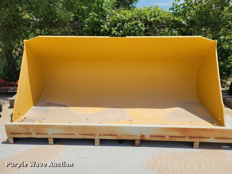 image for item EE1051 UM wheel loader bucket