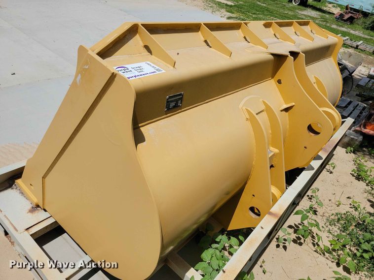 image for item EE1051 UM wheel loader bucket