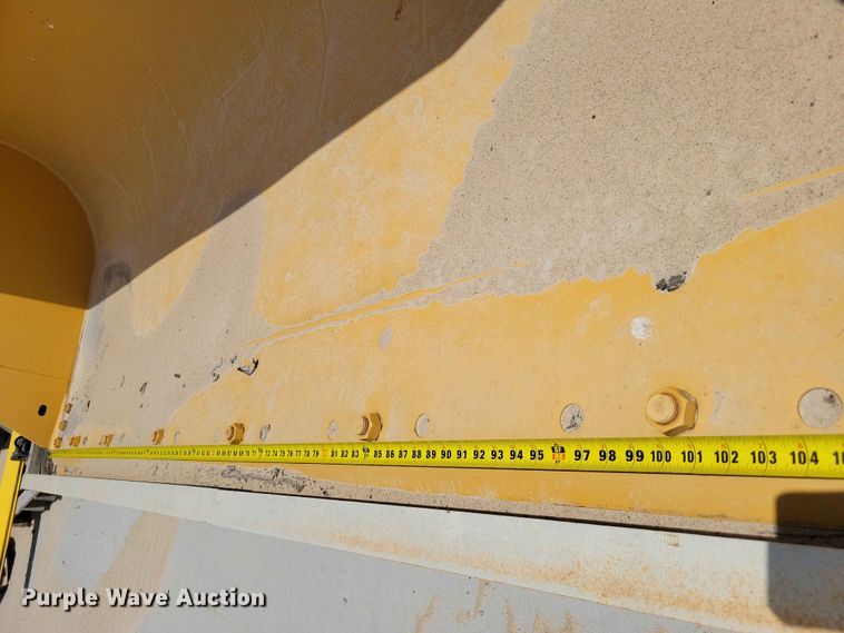 image for item EE1051 UM wheel loader bucket