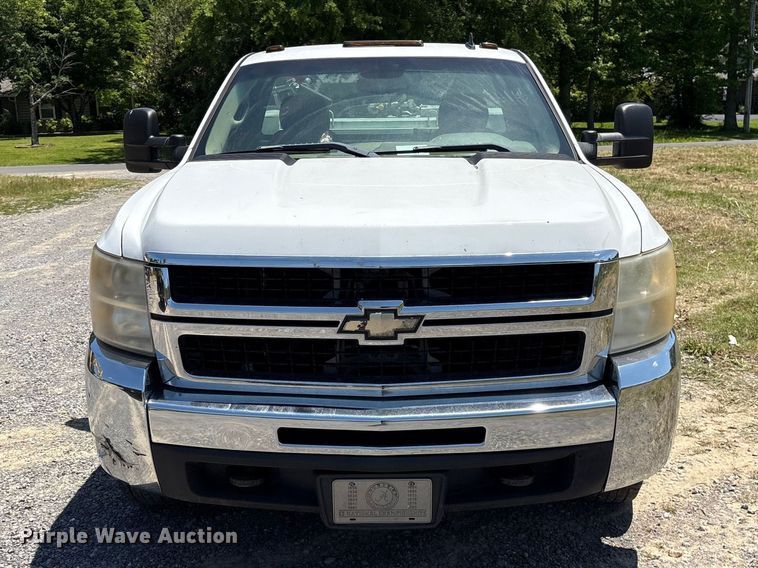 image for item EF1168 2008 Chevrolet Silverado 2500HD utility bed pickup truck