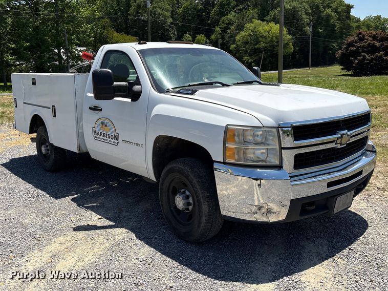 image for item EF1168 2008 Chevrolet Silverado 2500HD utility bed pickup truck