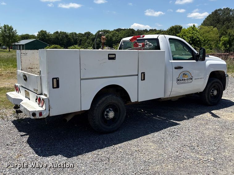 image for item EF1168 2008 Chevrolet Silverado 2500HD utility bed pickup truck
