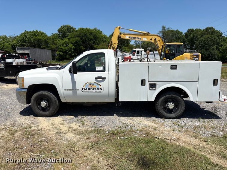 image for item EF1168 2008 Chevrolet Silverado 2500HD utility bed pickup truck